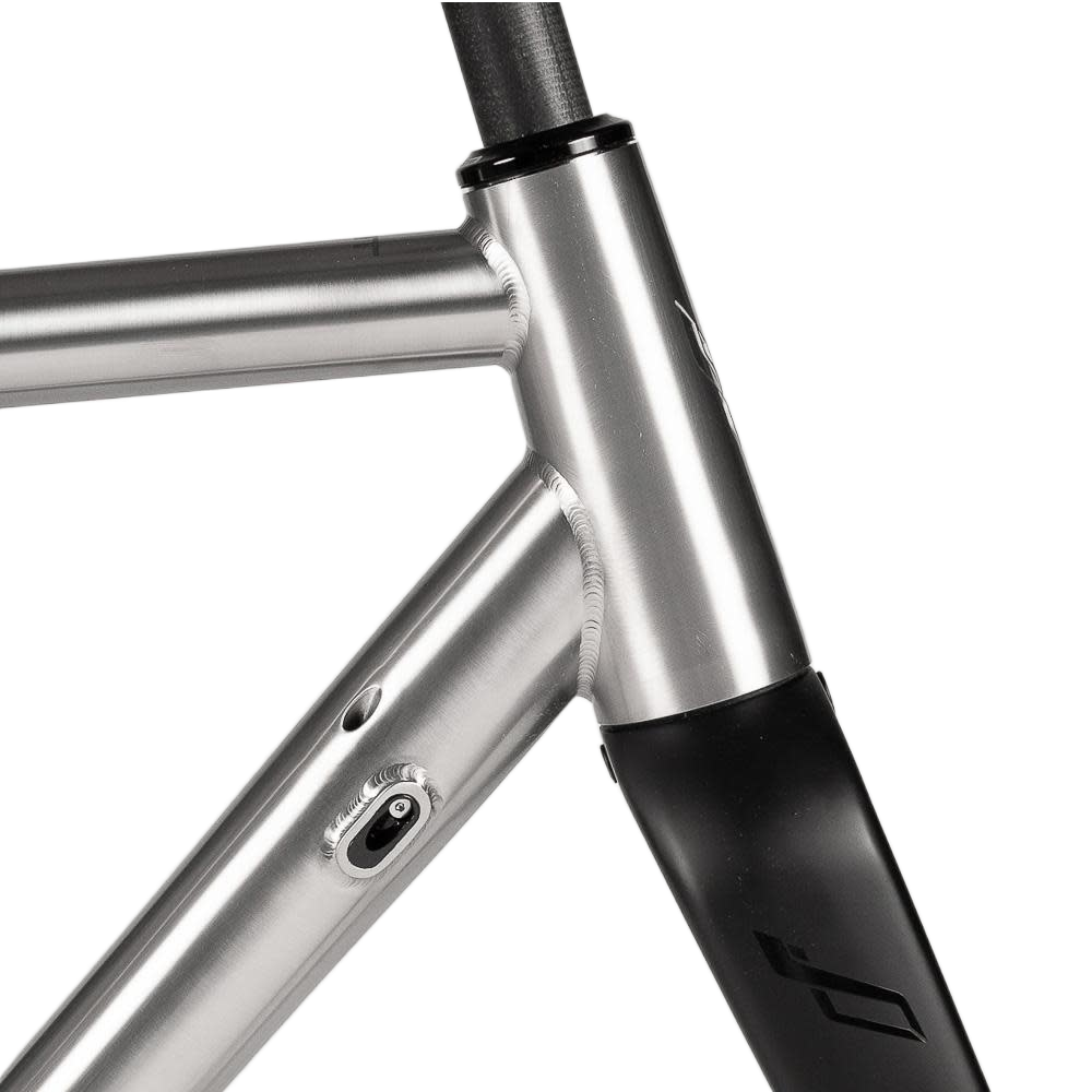 Sharp image of the silver handle bass of the frameset of 2023 BOSSI